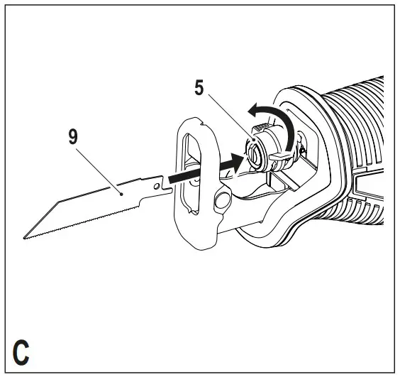 Fitting the saw blade
