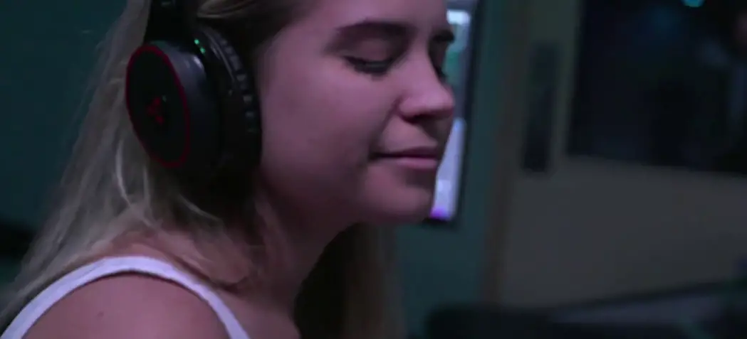 Dillinger Labs Helix Wireless Headphones Owner's Manual