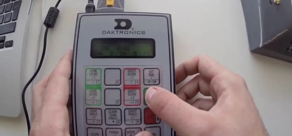 Daktronics Dm-100 Handheld Digital Controller User Guide Daktronics Dm-100 Handheld Digital Controller User Guide