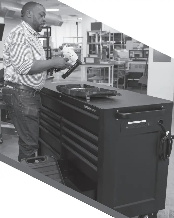 Montezuma BKM723010CH 72 x 30 in 10 Drawer Tool Chest - Figure 13