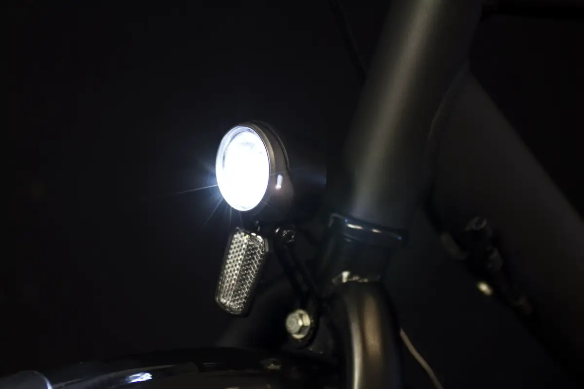 Spanninga Sng-h070017 Bicycle Front Light Instruction Manual Spanninga Sng-h070017 Bicycle Front Light Instruction Manual