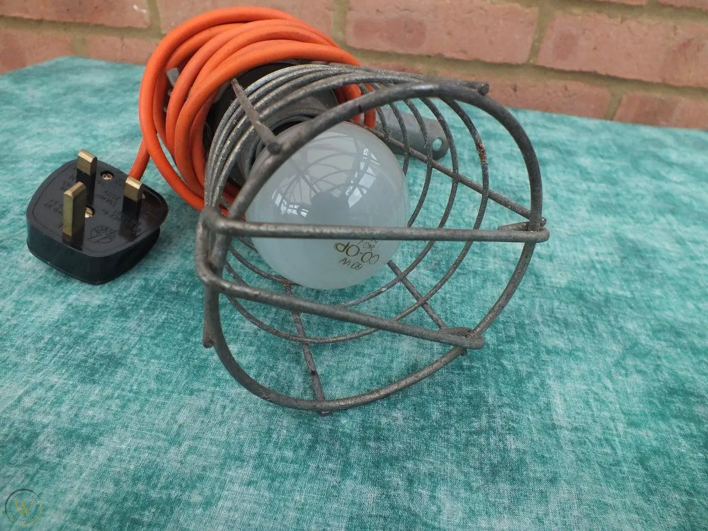 Sealey Ml100/gp Hand Lamp C-w Gripper Instructions Sealey Ml100/gp Hand Lamp C-w Gripper Instructions