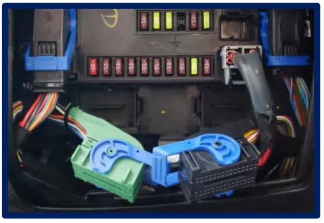 ALPINE KWE 403ID6 Steering Wheel Remote Control Interface Installation Kit for IVECO- Content and wiring harness connections 3