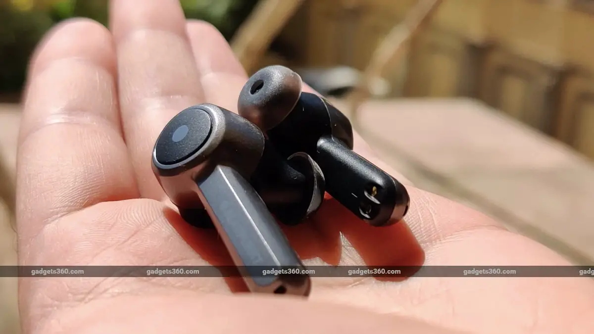 Blaupunkt Blp4895-003 Wireless Earphones User Manual Blaupunkt Blp4895-003 Wireless Earphones User Manual