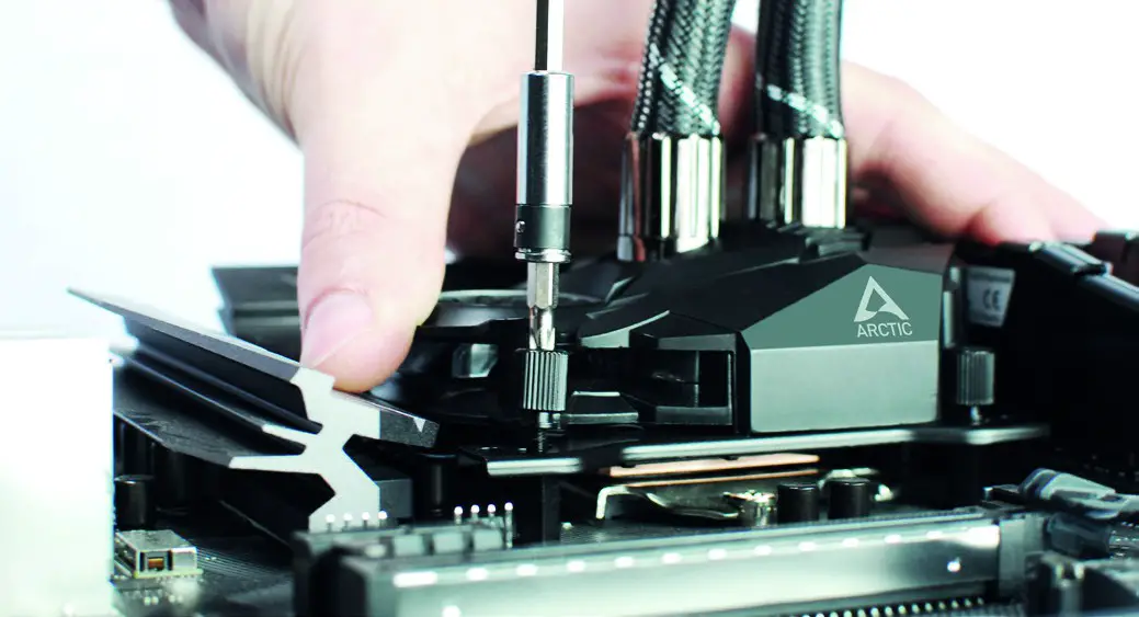 ARCTIC Liquid Freezer tion & Secure Hold