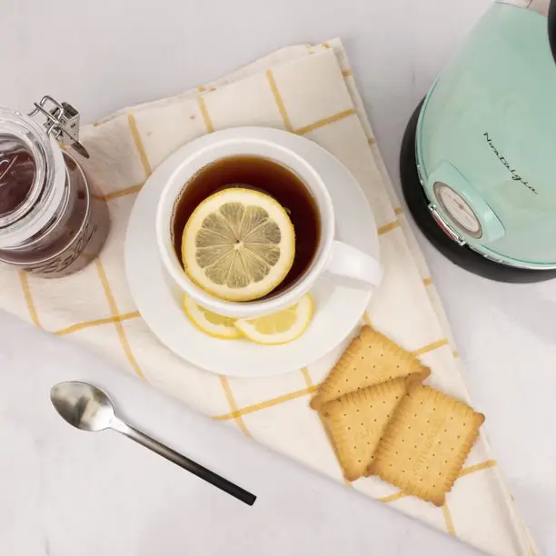 Nostalgia Classic Retro Electric Water Kettle Clwk17aq