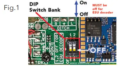 SCALE-TRAINS-Rivet-Counter-HO-Scale-C44-9W-Locomotive-Train-FIG-1
