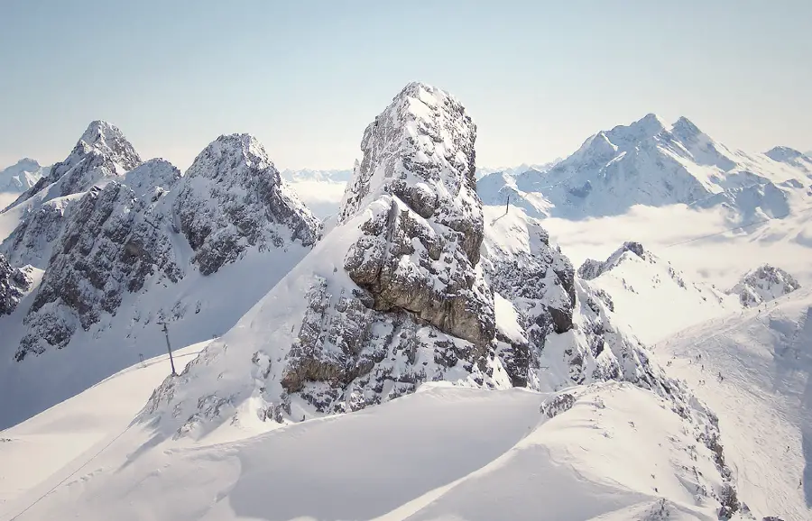 Iceking Rl340we 60cm Tall Larder Fridge User Manual Iceking Rl340we 60cm Tall Larder Fridge User Manual