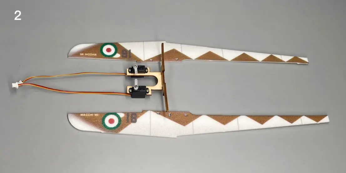 Combined servo seat and hull side plate