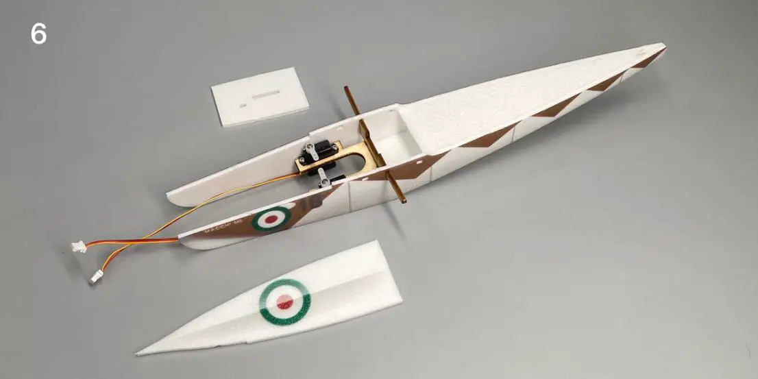 Install the stern top plate of the hull