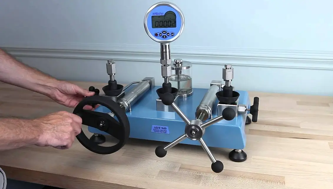 Time Electronics 7195 Hydraulic Pressure Calibration Pump User Manual