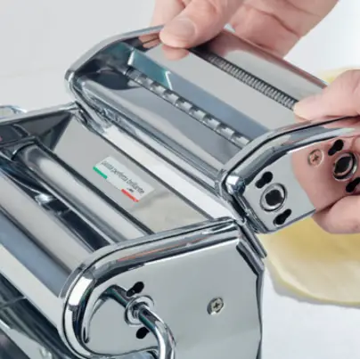 GEFU BDA 28300 - Making tagliolini or tagliatelle 1