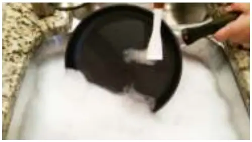 Swiss-Diamond-61128IC-Non-Stick-Induction-Wok-with-Lid-FIG-3