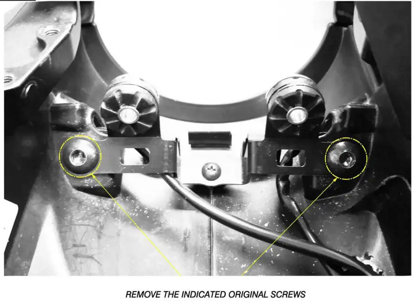 rizoma-PT116-Fox-License-Plate-Holder-FIG 14