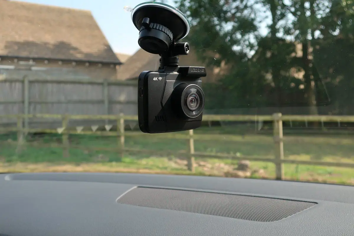 Azdome M06 Camera Owner's Manual Azdome M06 Camera Owner's Manual