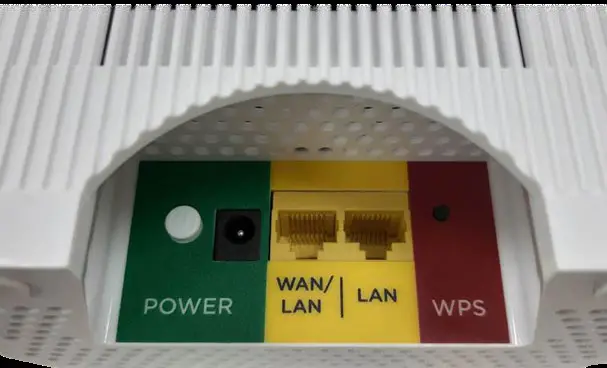 motorola AC2200 Tri-Band Mesh Whole Home WiFi System -Rear Panel