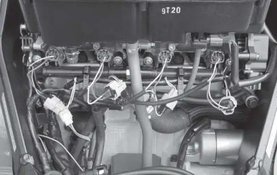 FIG 5 INSTALLING THE POWER COMMANDER 6