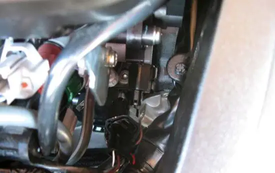 FIG 7 INSTALLING THE POWER COMMANDER 6