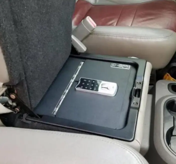 LOCKER DOWN LD2058 Under Front Bench Seat feature