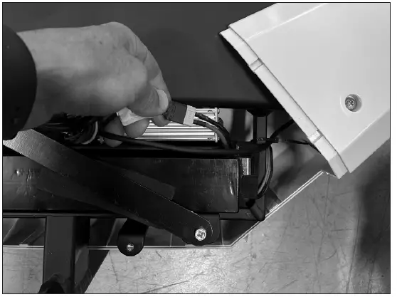 Razor-W15127016106-Vector-Charger-Port-fig-2