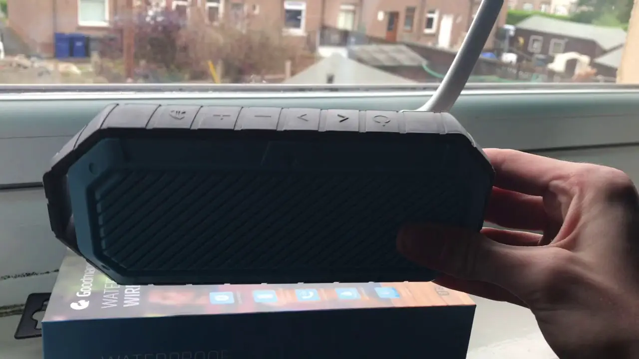 Goodmans Waterproof Speaker 359732 User Manual Goodmans Waterproof Speaker 359732 User Manual