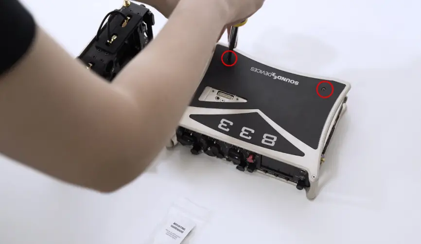 SOUND DEVICES SL 2 Dual SuperSlot Wireless Module - Attaching 1