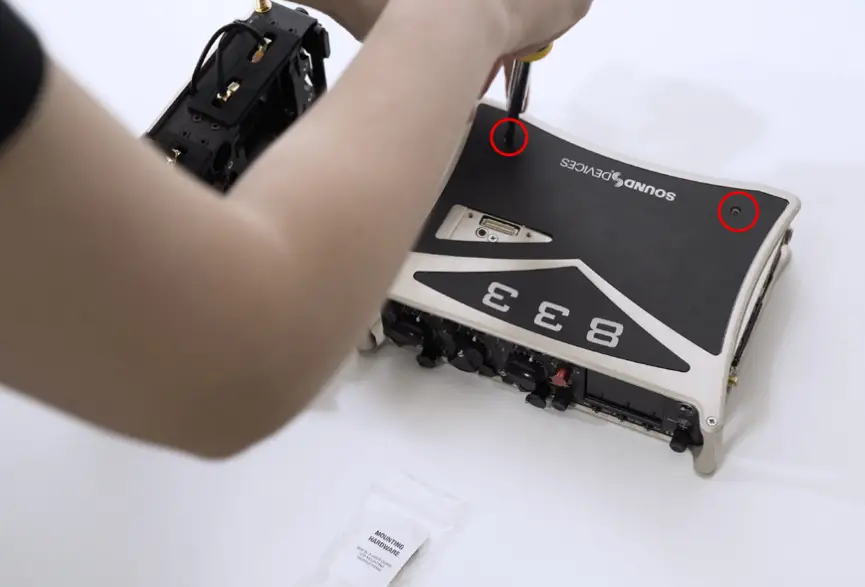 SOUND DEVICES SL 2 Dual SuperSlot Wireless Module - Removing 5