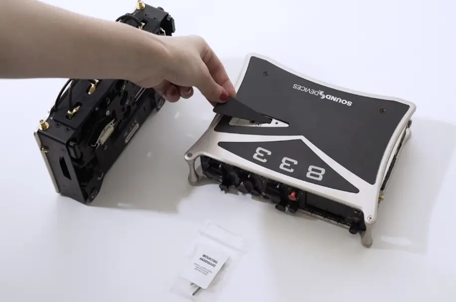 SOUND DEVICES SL 2 Dual SuperSlot Wireless Module - Removing 6