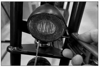 Razor-W15128785133-Rambler-16-Headlight-4