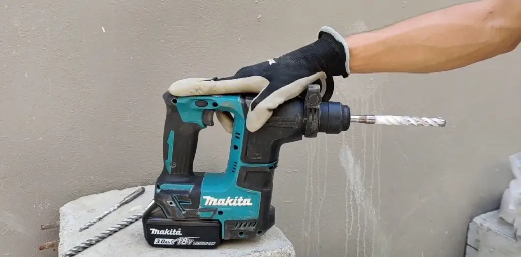 Makita Dhr242 Cordless Combination Hammer Instruction Manual Makita Dhr242 Cordless Combination Hammer Instruction Manual