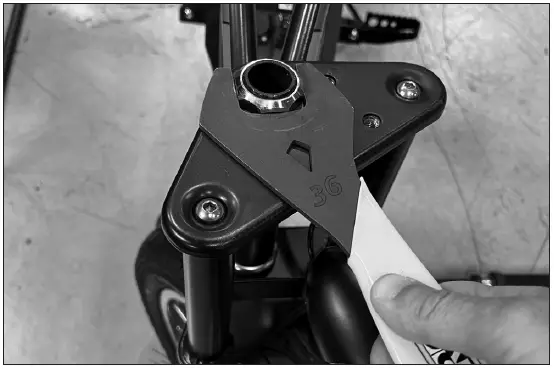 Razor-W15128785023-Rambler-16-Front-Fork-Headset-Bearings-fig- (3)