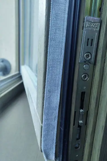 KLARSTEIN 10035803 Metrobreeze Rom Smart Air Conditioner - ATTACHING THE WINDOW SEAL 5