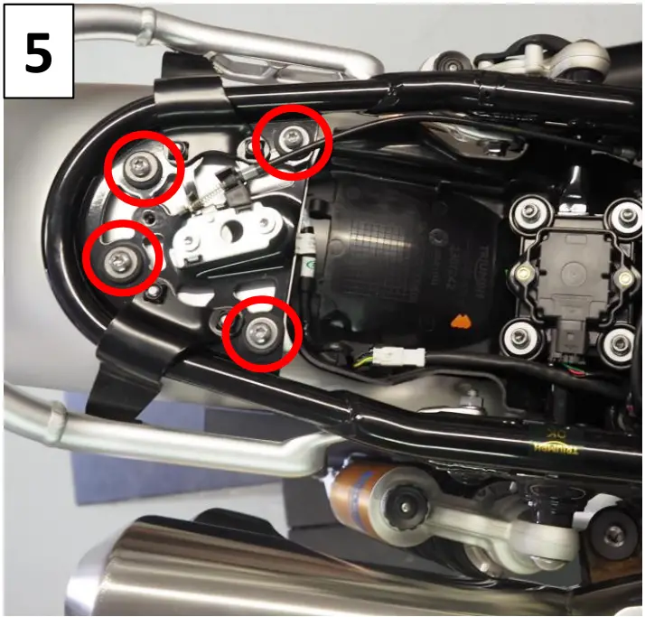 Disassembly of the fender