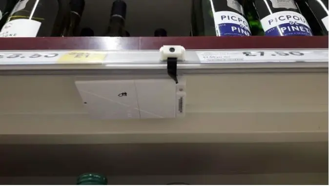 trax Shelf Camera V1.1 2018-01 User Manual - Pull the pully back gently