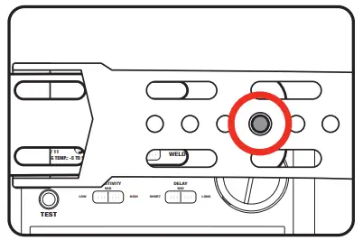 ozito ADWH 011 Auto Darkening Welding Helmet - Adjusting The Tightness 3