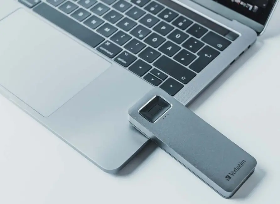 Verbatim Executive Fingerprint Secure SSD External Drive - fig 1