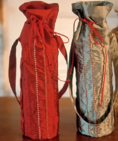 Husqvarna-VIKING-Bottle-Bag-with-Candlewicking-Stitches-product-image