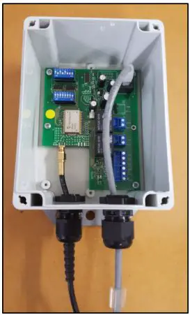 Munters Green RTU G5 Serial Transmitter Module Installation Guide - Plug the RJ45 connector