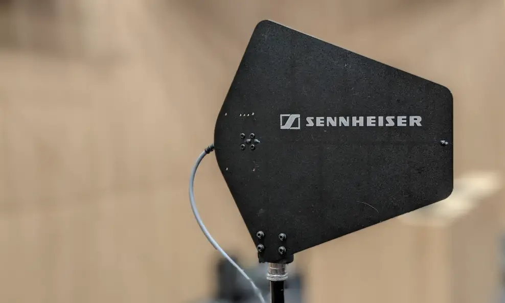 Sennheiser Seadpuhf4701 Adp Uhf Antenna Splitter Instruction Manual Sennheiser Seadpuhf4701 Adp Uhf Antenna Splitter Instruction Manual