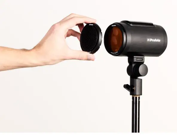 Profoto Clic Softbox Octa Soft and Flattering Light User Guide - The Clic system allows you to stack