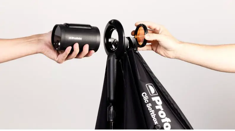 Profoto Clic Softbox Octa Soft and Flattering Light User Guide - To mount different Clics with the Clic Softbox Octa