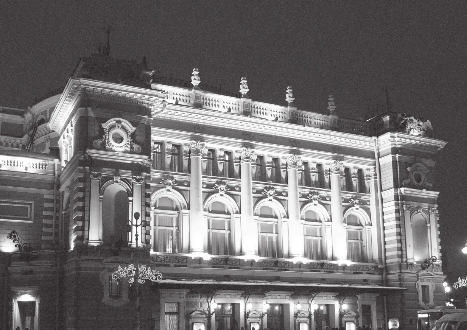 HIFIMAN HE-R10 Closed Back Planar Magnetic Headphones - 2