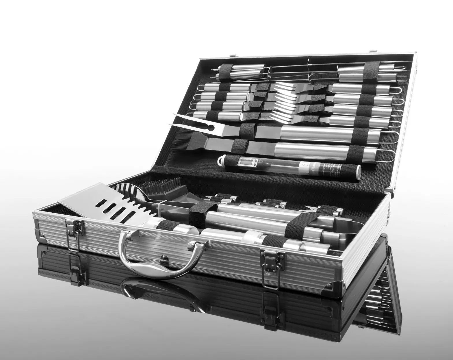 SHARPER IMAGE 26 Piece BBQ Grill Set 207817