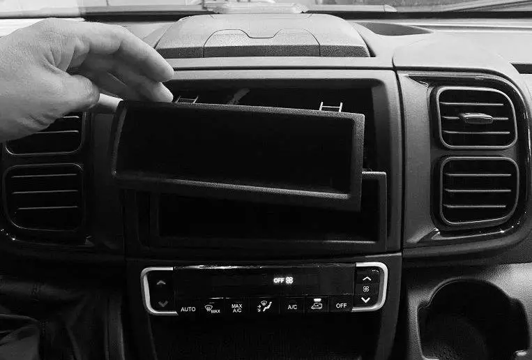 XZENT-X-F270-Car-Multimedia-and-Navigation-Systems-6