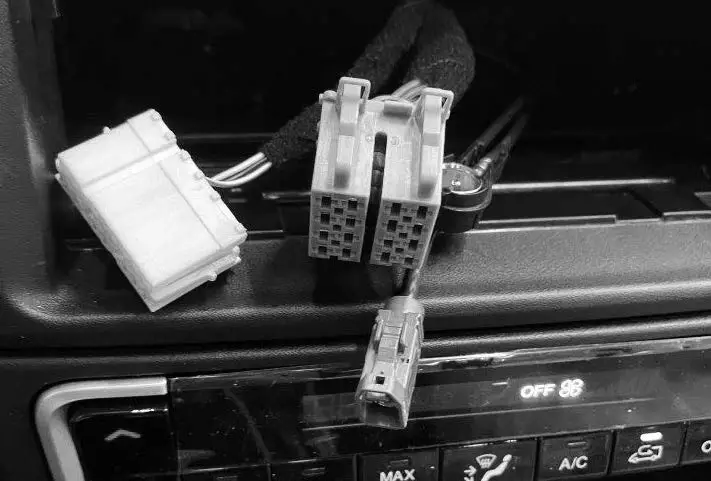 XZENT-X-F270-Car-Multimedia-and-Navigation-Systems-9