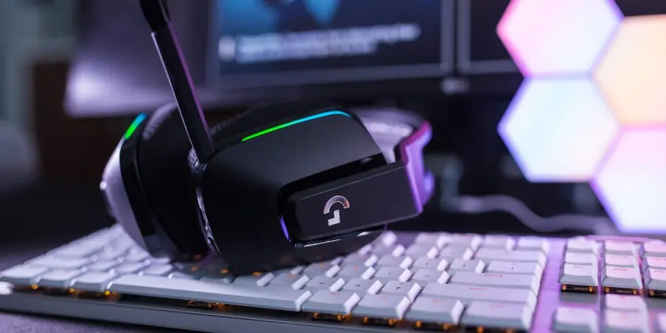 Logitech G733 Ultra Lightweight Wireless Gaming Headset User Guide