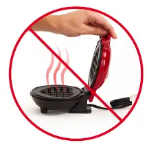 DASH-heart-mini-waffle-maker-4