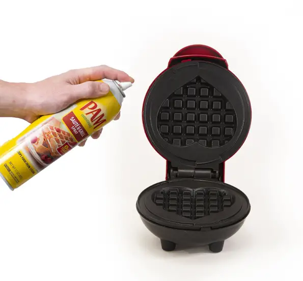 DASH-heart-mini-waffle-maker-8