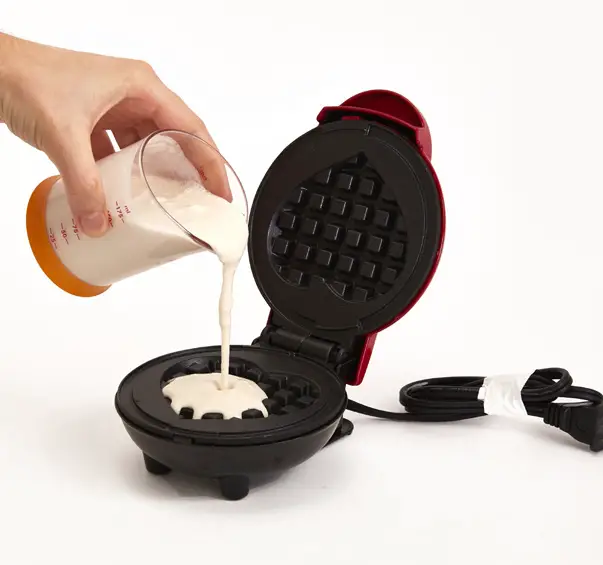 DASH-heart-mini-waffle-maker-9