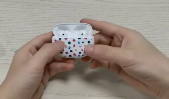 Put the earbuds into the charging compartment